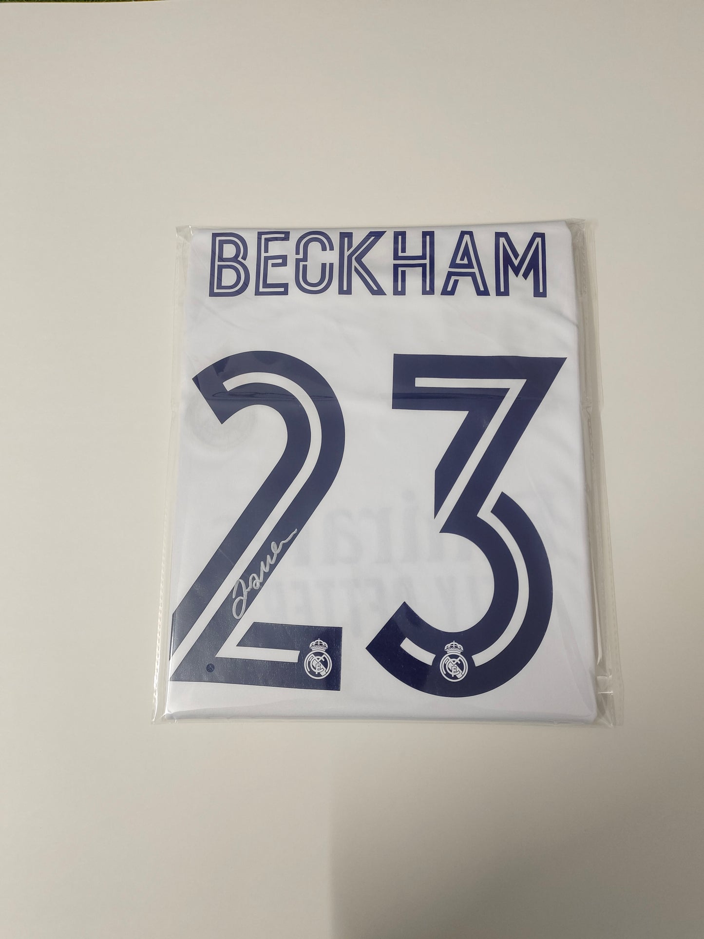 Camiseta autografiada de David Beckham Real Madrid Temporada 20/21 Local icons coa