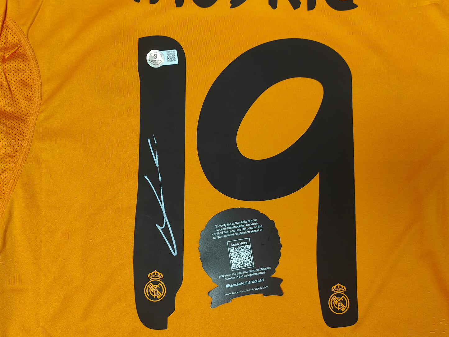 Luka Modrić 13/14 Real Madrid away Autographed Jersey COA