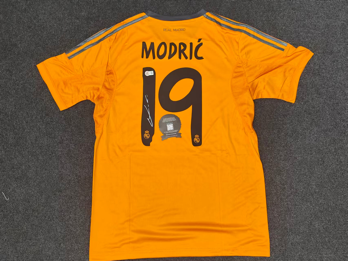Luka Modrić 13/14 Real Madrid away Autographed Jersey COA