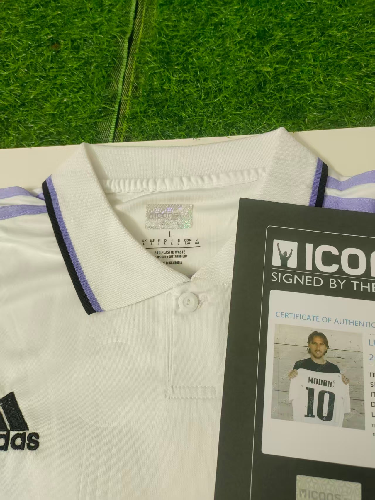 Camiseta autografiada de Luka Modrić Real Madrid Temporada 22/23 Local icons coa