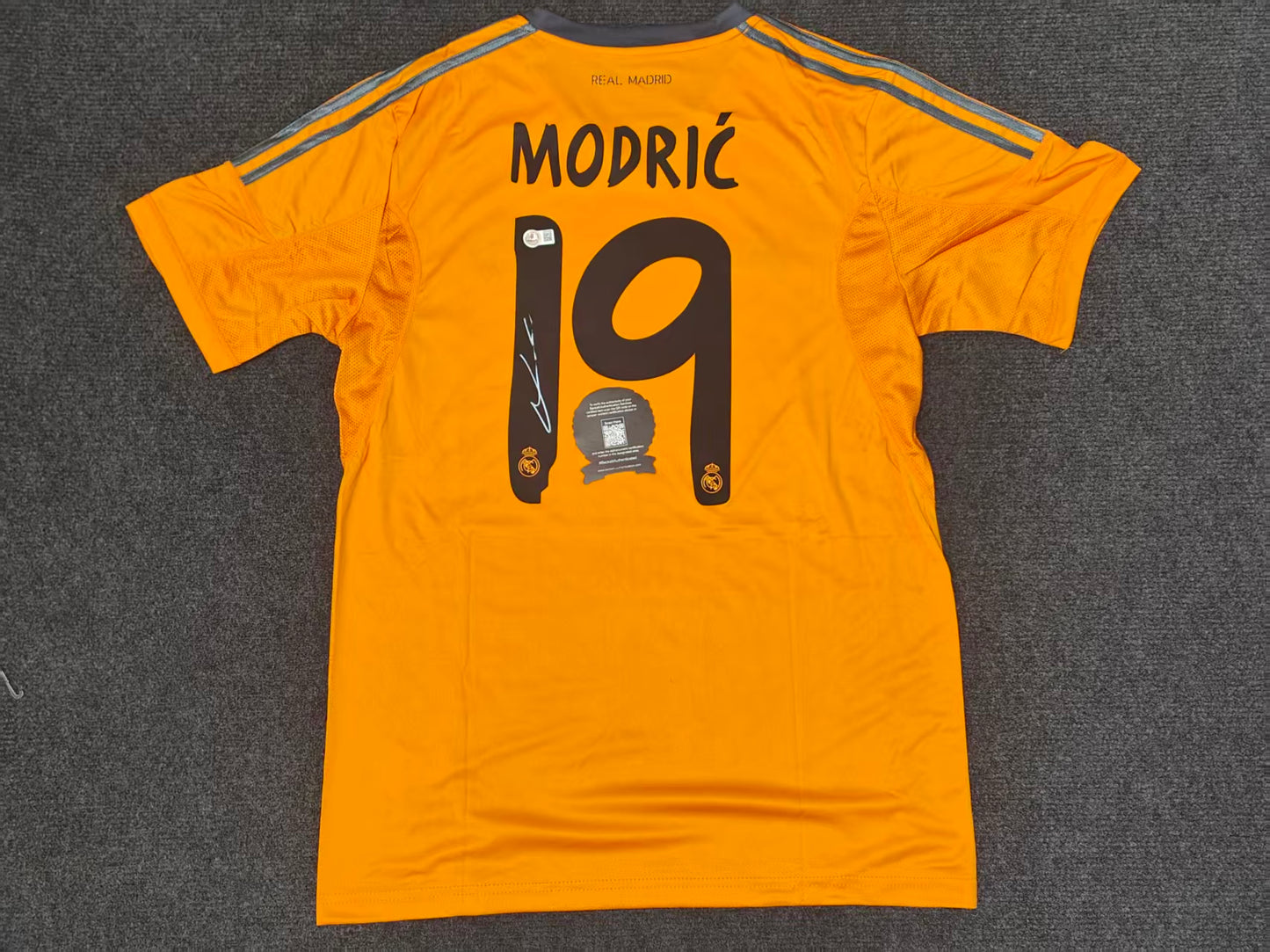 Luka Modrić 13/14 Real Madrid away Autographed Jersey COA