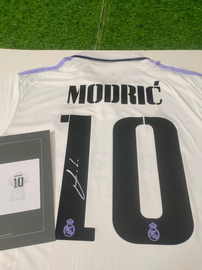 Camiseta autografiada de Luka Modrić Real Madrid Temporada 22/23 Local icons coa