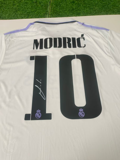 Camiseta autografiada de Luka Modrić Real Madrid Temporada 22/23 Local icons coa