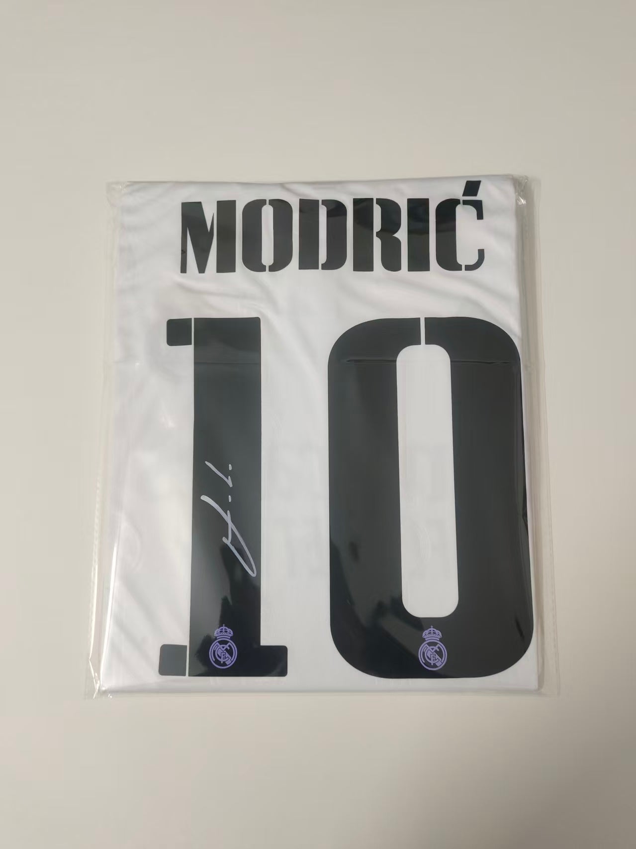 Camiseta autografiada de Luka Modrić Real Madrid Temporada 22/23 Local icons coa